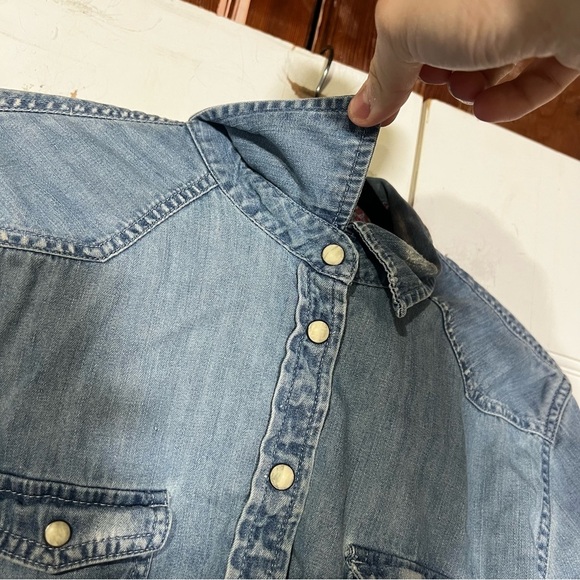 American Eagle Destroyed Denim Shirt Pearl Snaps Floral Lined Size Large - Picture 4 of 12